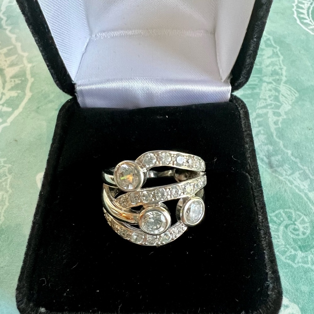 Sterling silver and rhinestone statement ring. Size 7
